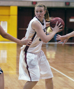 Whitman Shoots 50.9%, Defeats Bearcats, 75-51